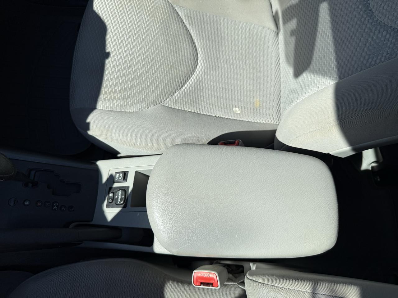 Toyota RAV4 Base I4 4WD 2012