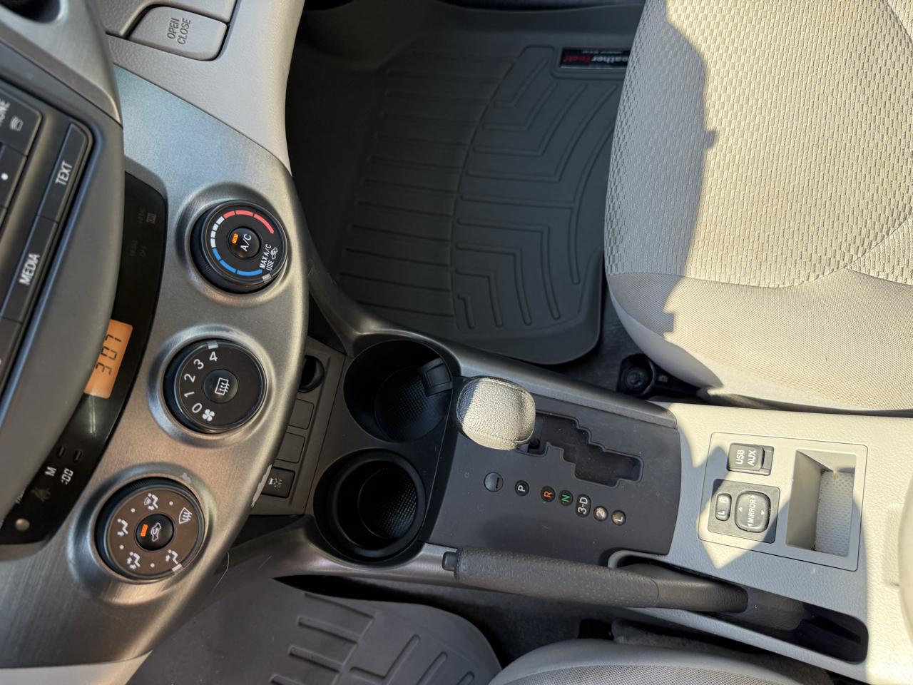 Toyota RAV4 Base I4 4WD 2012