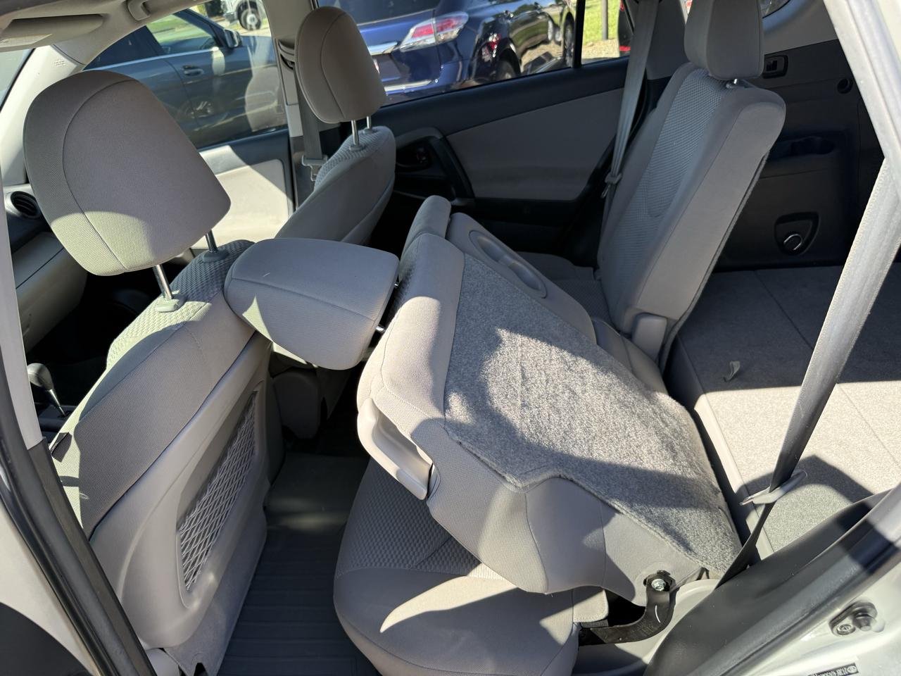 Toyota RAV4 Base I4 4WD 2012