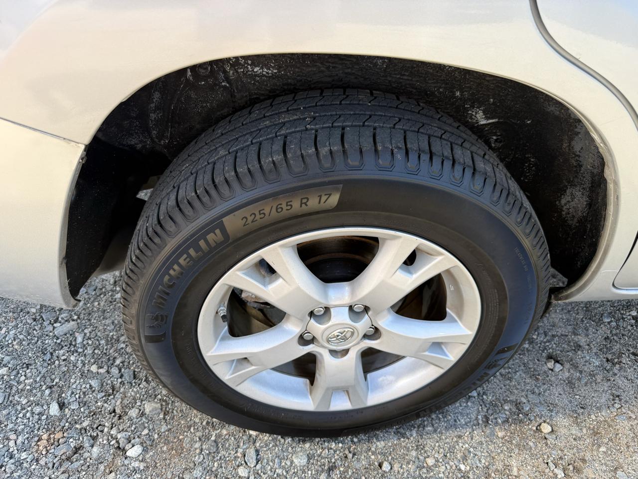 Toyota RAV4 Base I4 4WD 2012