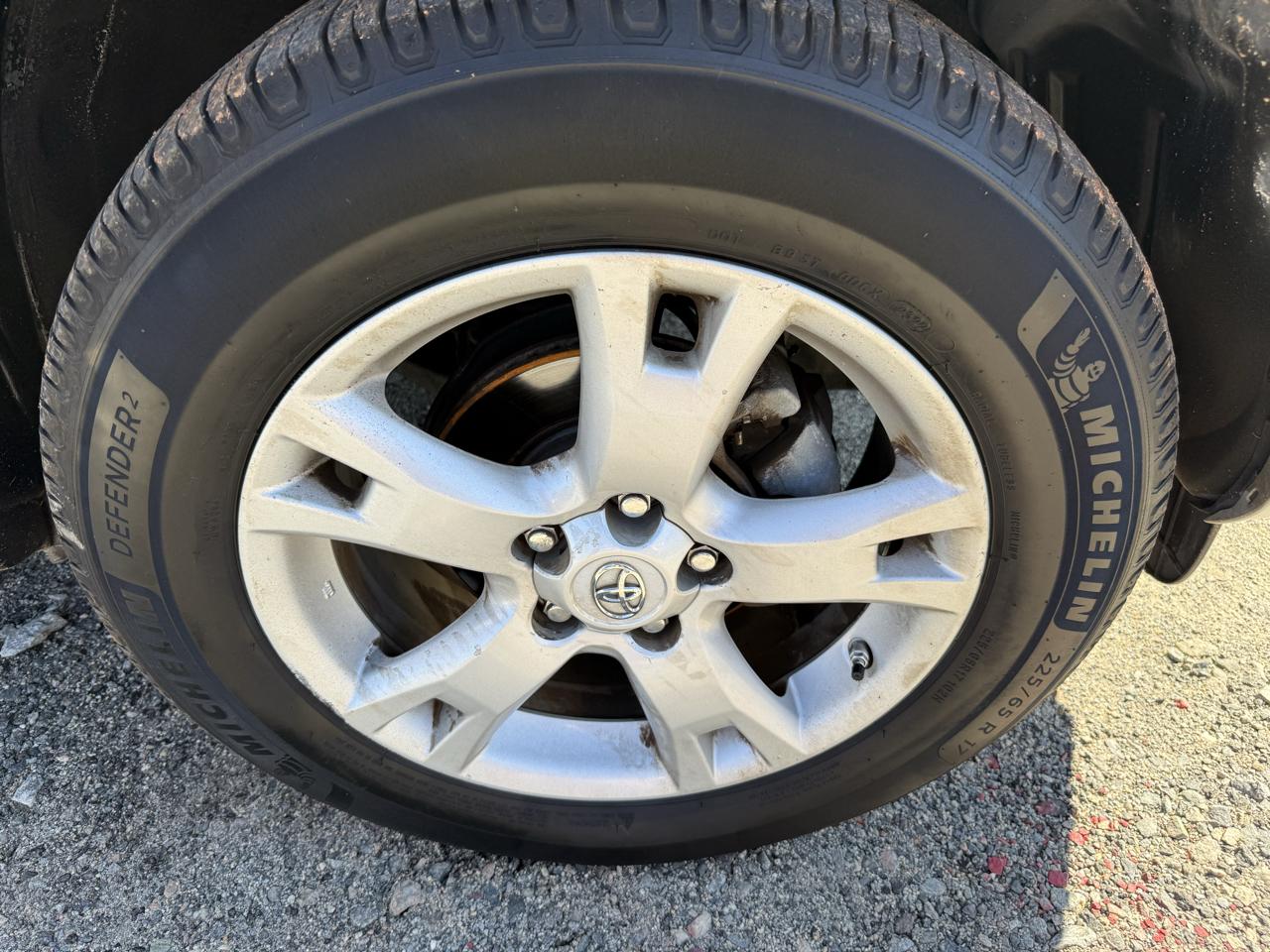 Toyota RAV4 Base I4 4WD 2012