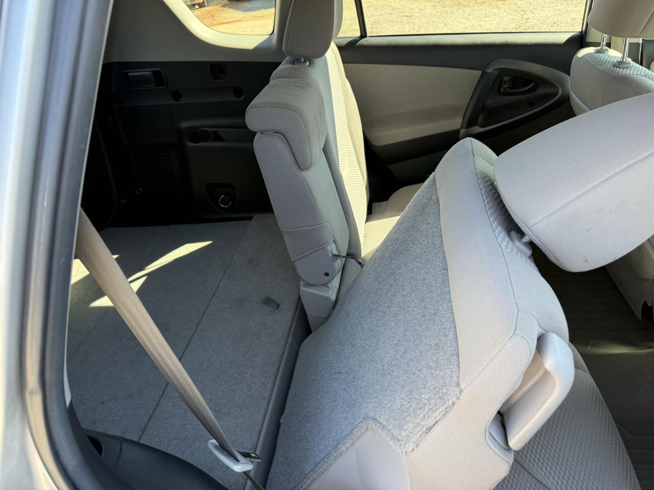 Toyota RAV4 Base I4 4WD 2012
