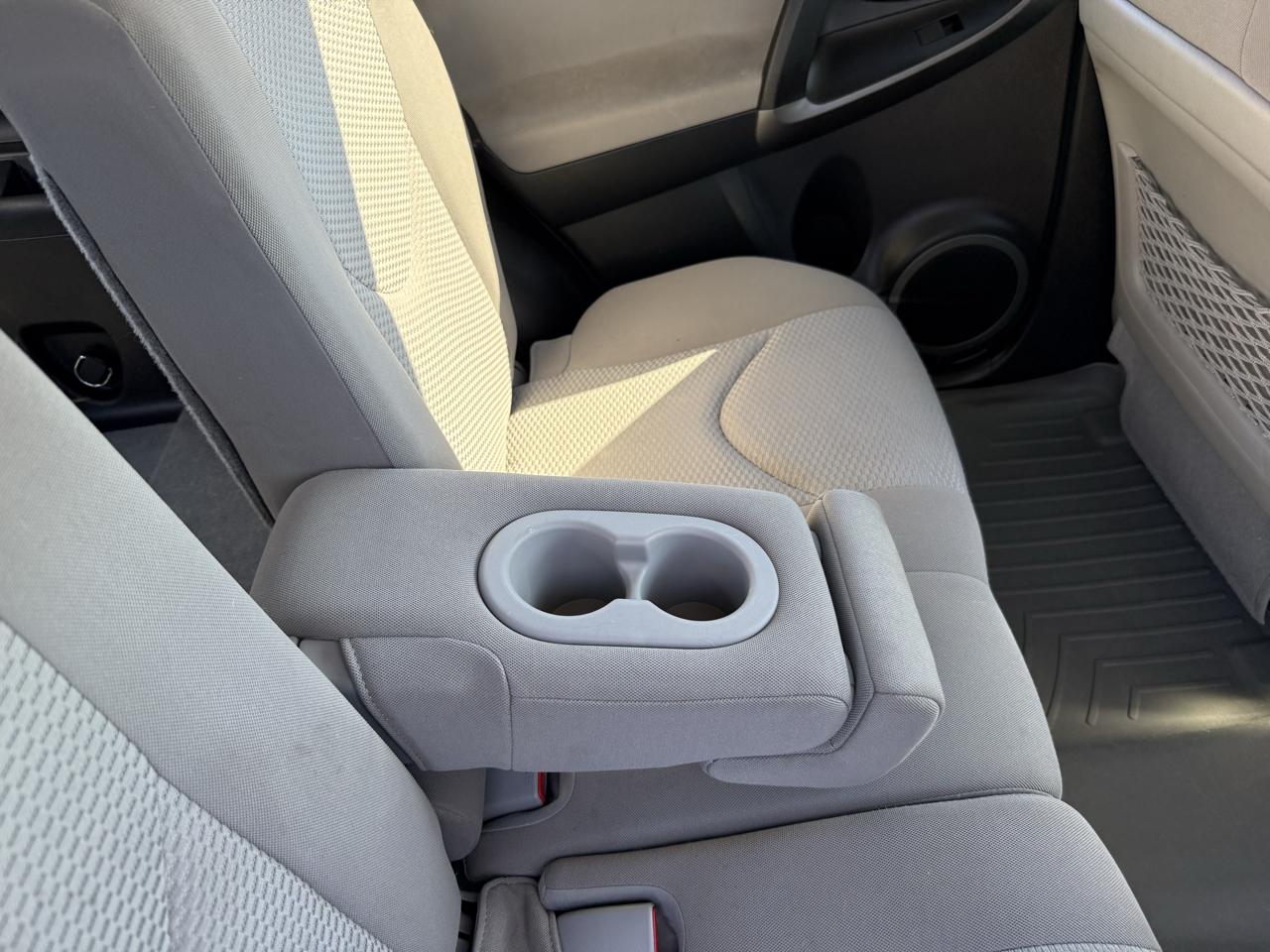 Toyota RAV4 Base I4 4WD 2012