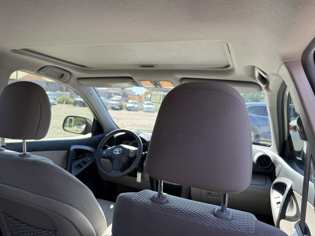 Toyota RAV4 Base I4 4WD 2012