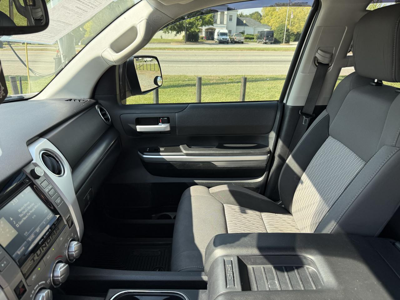 Toyota Tundra 2WD Truck Double Cab 4.6L V8 6-Spd AT SR5 (Natl) 2016
