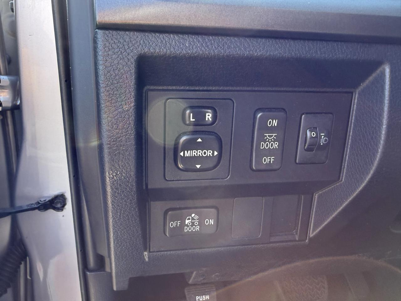 Toyota Tundra 2WD Truck Double Cab 4.6L V8 6-Spd AT SR5 (Natl) 2016