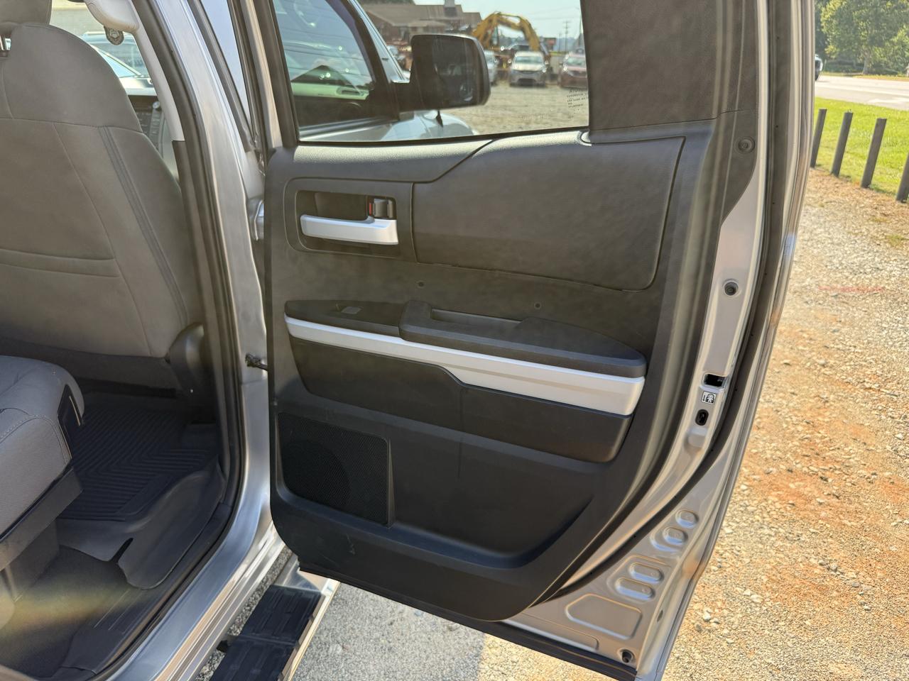 Toyota Tundra 2WD Truck Double Cab 4.6L V8 6-Spd AT SR5 (Natl) 2016