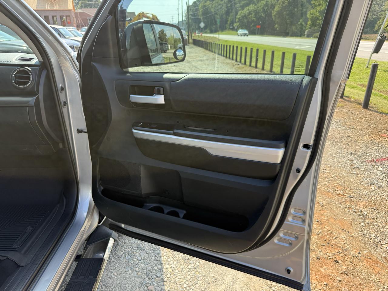 Toyota Tundra 2WD Truck Double Cab 4.6L V8 6-Spd AT SR5 (Natl) 2016