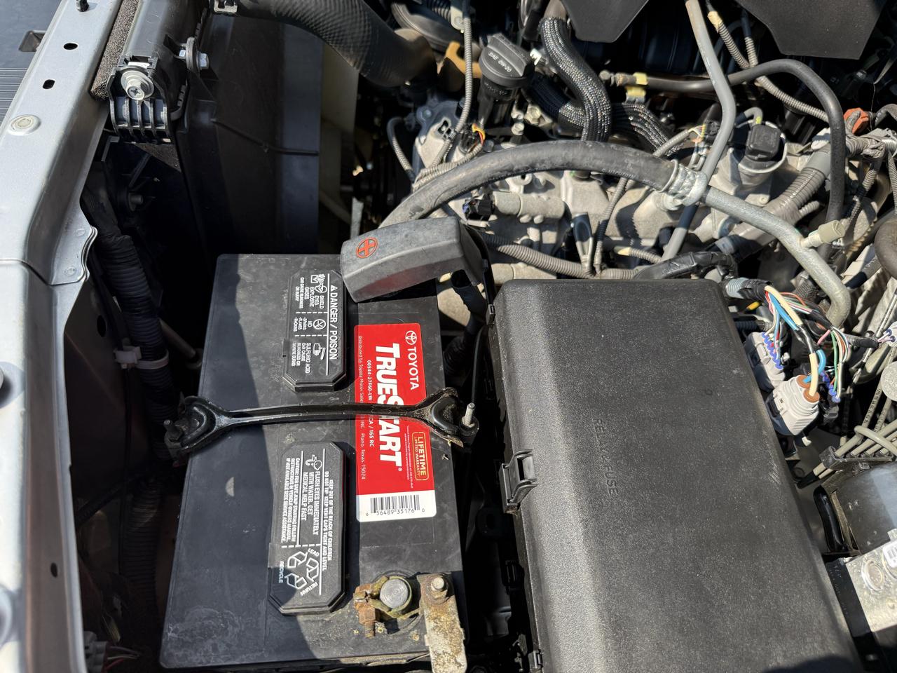 Toyota Tundra 2WD Truck Double Cab 4.6L V8 6-Spd AT SR5 (Natl) 2016