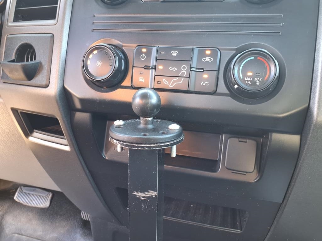 Ford Super Duty F-550 DRW XL 2WD Reg Cab 145" WB 60" CA 2019