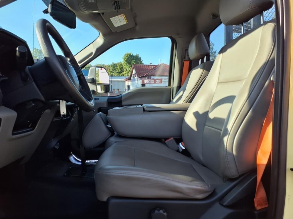 Ford Super Duty F-550 DRW XL 2WD Reg Cab 145" WB 60" CA 2019