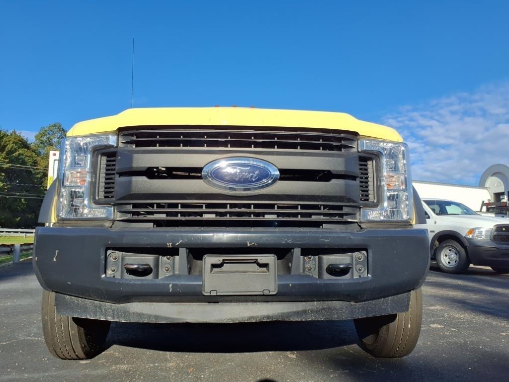 Ford Super Duty F-550 DRW XL 2WD Reg Cab 145" WB 60" CA 2019