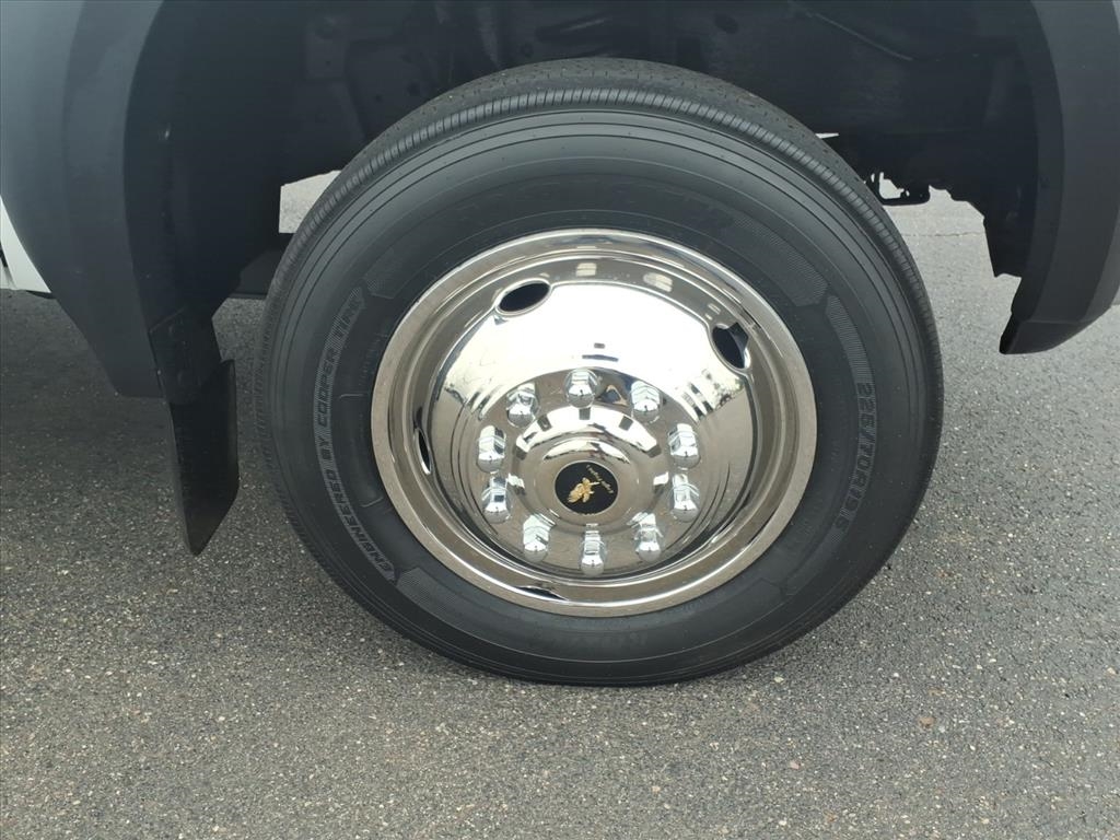 Ford Super Duty F-550 DRW Reg Cab 165" WB 84" CA XL 2006