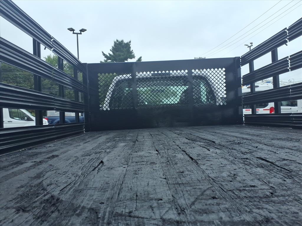 Ford Super Duty F-550 DRW Reg Cab 165" WB 84" CA XL 2006