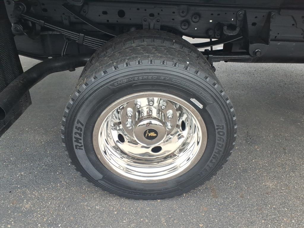 Ford Super Duty F-550 DRW Reg Cab 165" WB 84" CA XL 2006