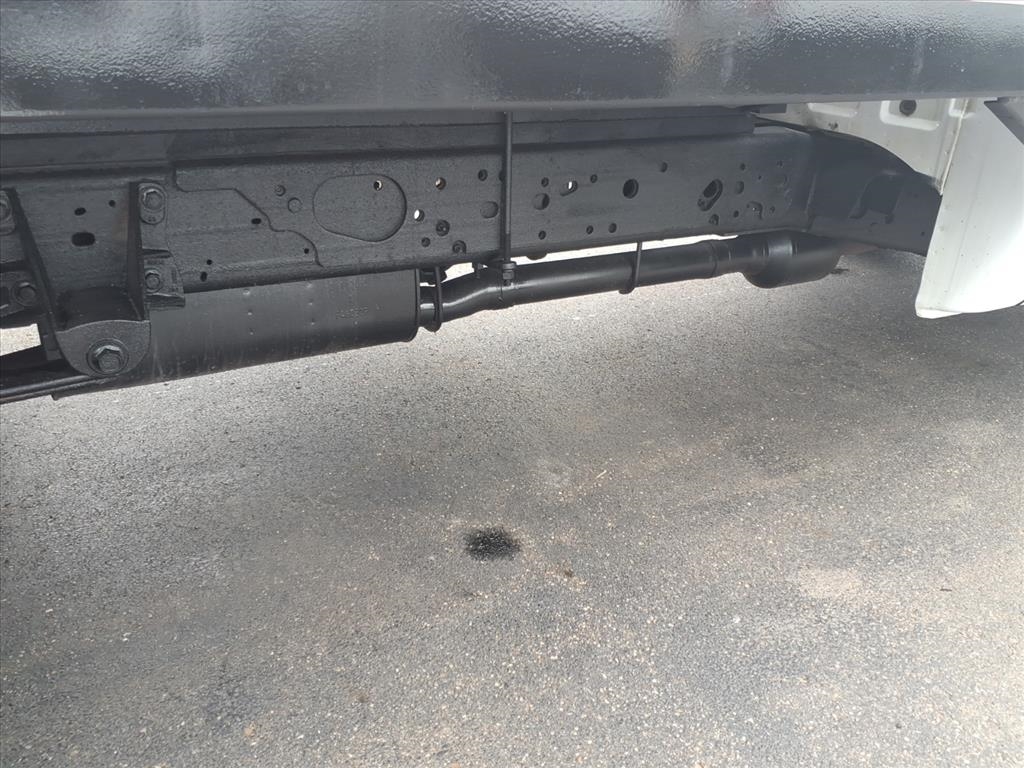 Ford Super Duty F-550 DRW Reg Cab 165" WB 84" CA XL 2006