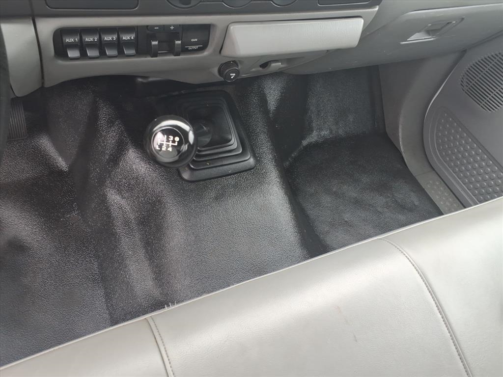 Ford Super Duty F-550 DRW Reg Cab 165" WB 84" CA XL 2006