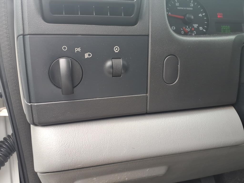 Ford Super Duty F-550 DRW Reg Cab 165" WB 84" CA XL 2006