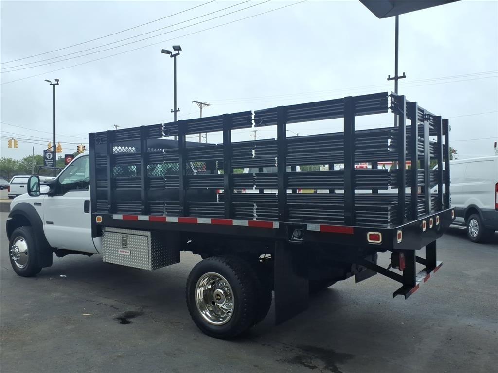 Ford Super Duty F-550 DRW Reg Cab 165" WB 84" CA XL 2006