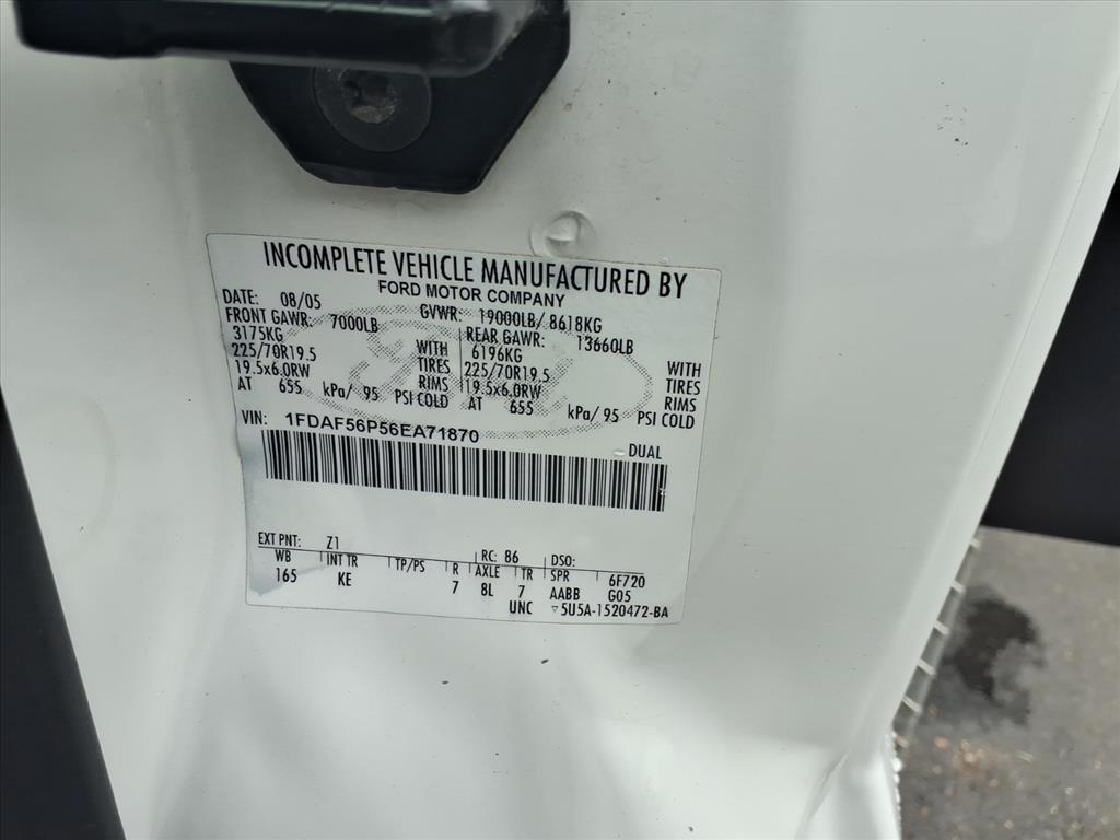 Ford Super Duty F-550 DRW Reg Cab 165" WB 84" CA XL 2006