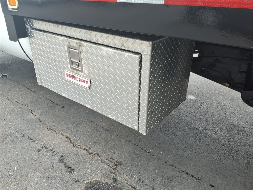 Ford Super Duty F-550 DRW Reg Cab 165" WB 84" CA XL 2006