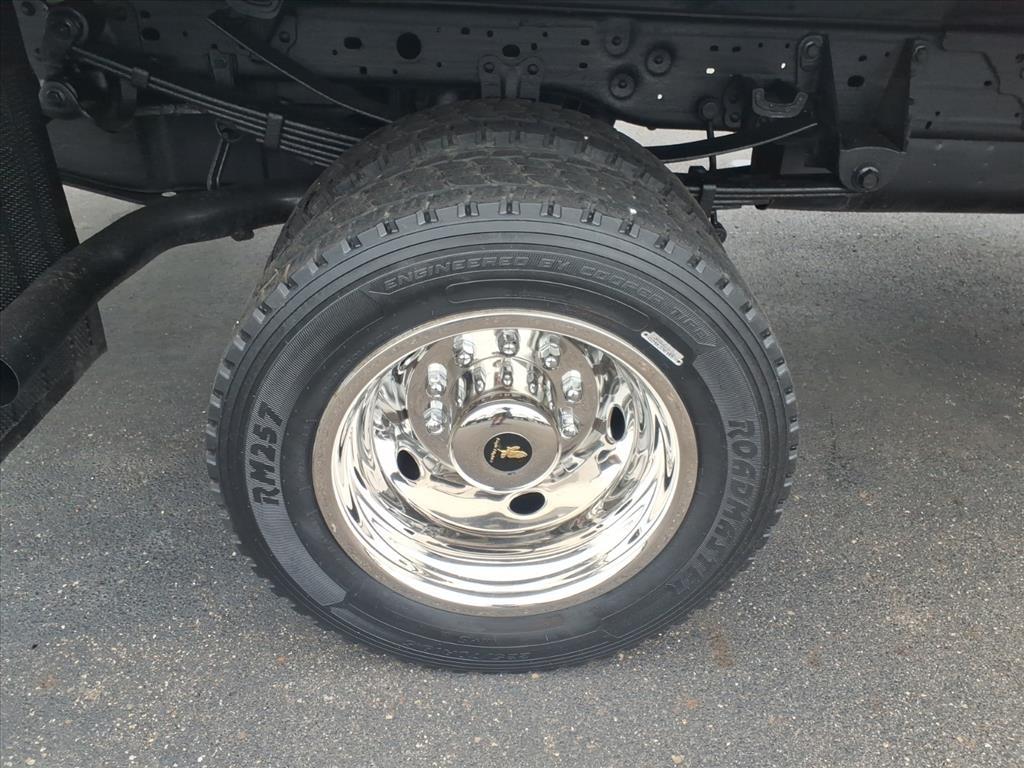 Ford Super Duty F-550 DRW Reg Cab 165" WB 84" CA XL 2006