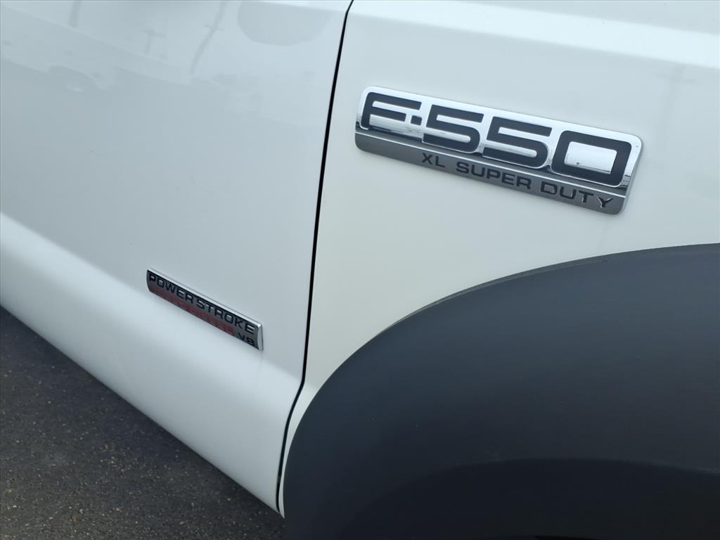 Ford Super Duty F-550 DRW Reg Cab 165" WB 84" CA XL 2006
