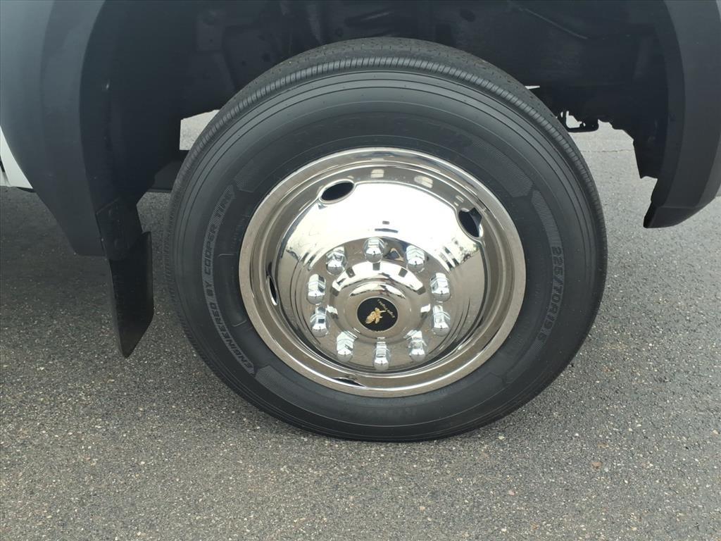 Ford Super Duty F-550 DRW Reg Cab 165" WB 84" CA XL 2006