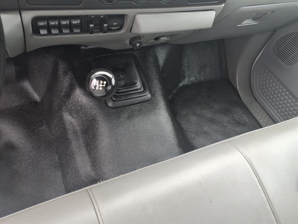 Ford Super Duty F-550 DRW Reg Cab 165" WB 84" CA XL 2006