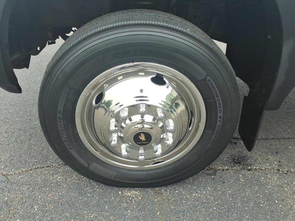 Ford Super Duty F-550 DRW Reg Cab 165" WB 84" CA XL 2006