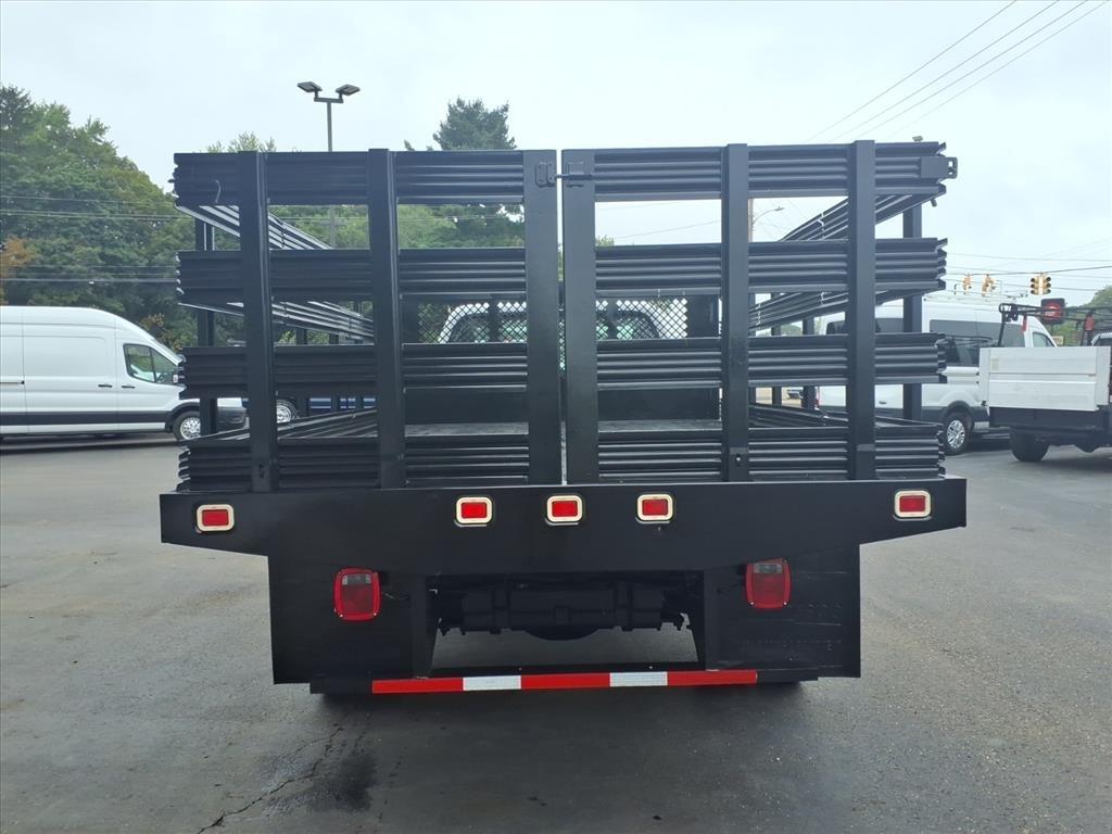 Ford Super Duty F-550 DRW Reg Cab 165" WB 84" CA XL 2006