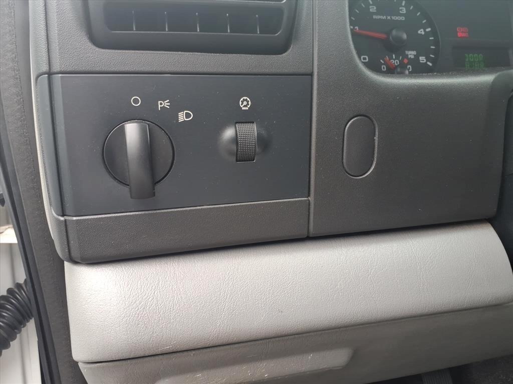 Ford Super Duty F-550 DRW Reg Cab 165" WB 84" CA XL 2006