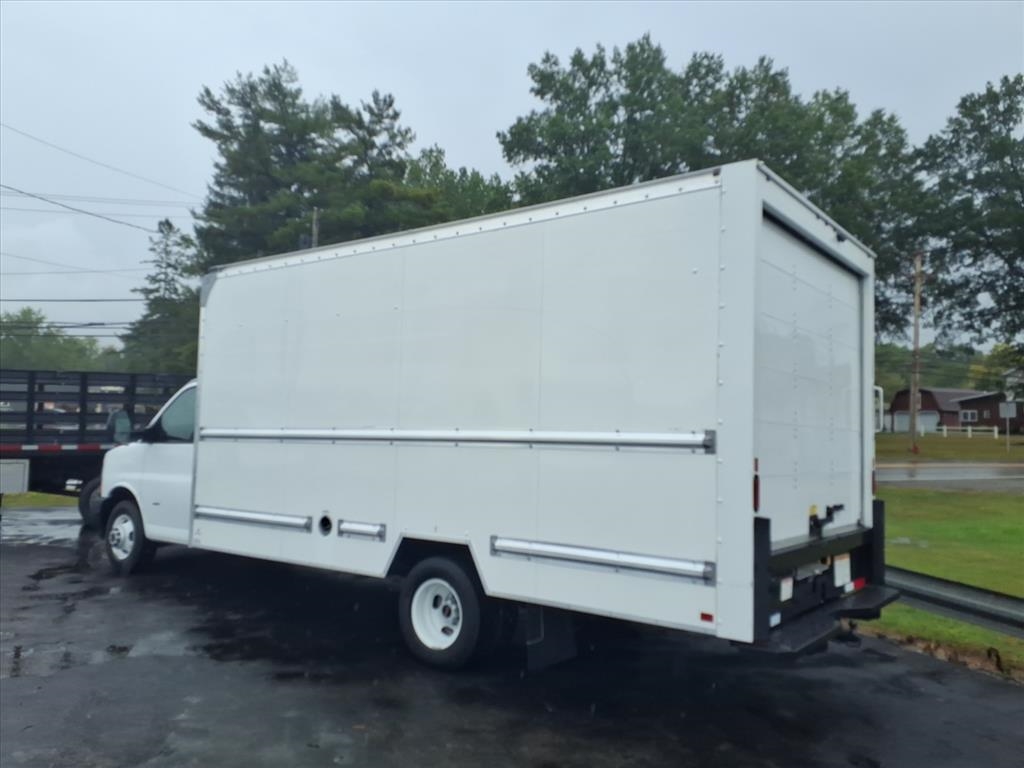 2021 Gmc Savana Cutaway 3500 photo 3
