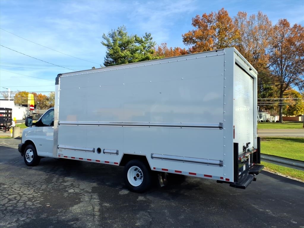 2021 Gmc Savana Cutaway 3500 photo 3