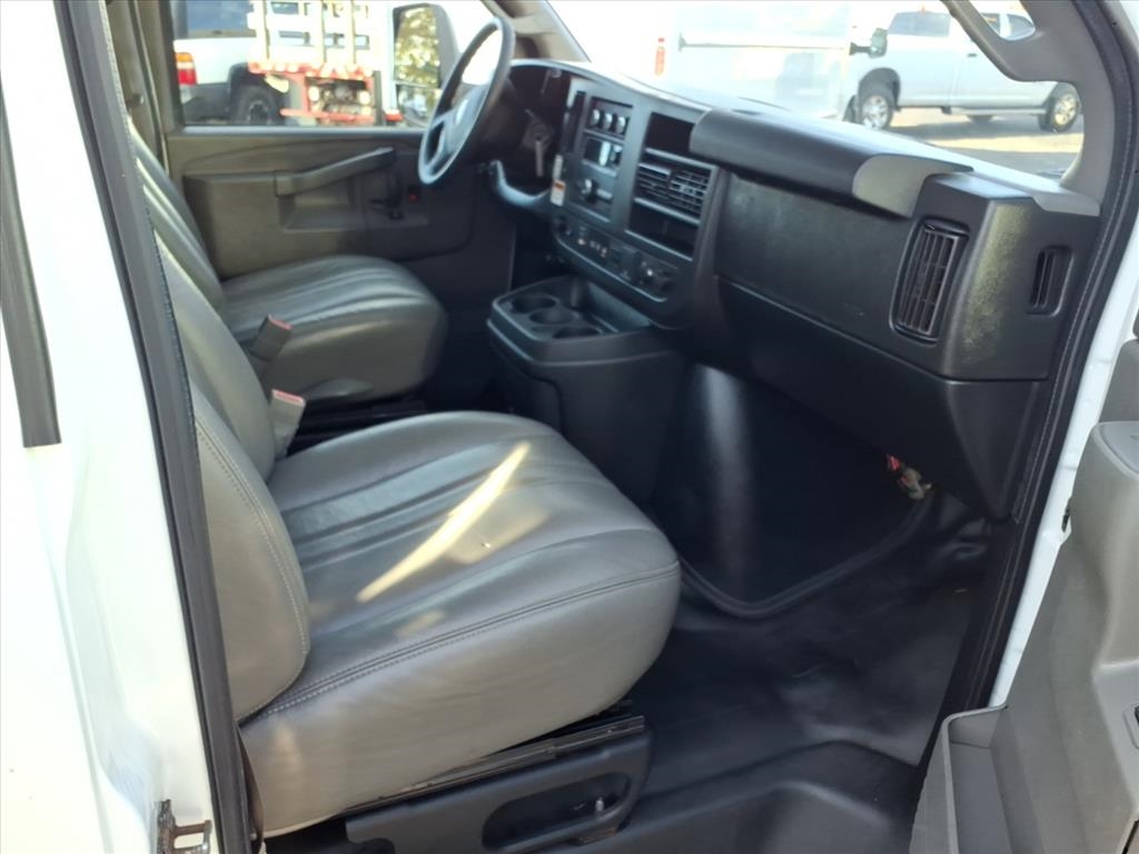 GMC Savana Commercial Cutaway 3500 Van 177" 2021