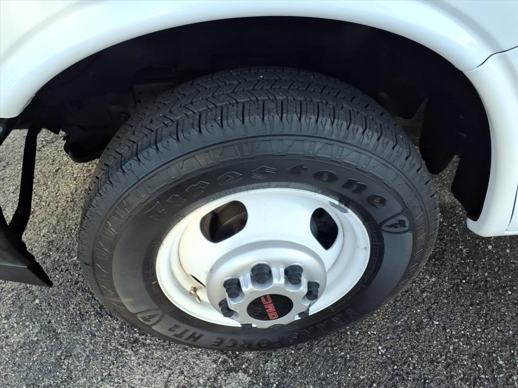 GMC Savana Commercial Cutaway 3500 Van 177" 2021