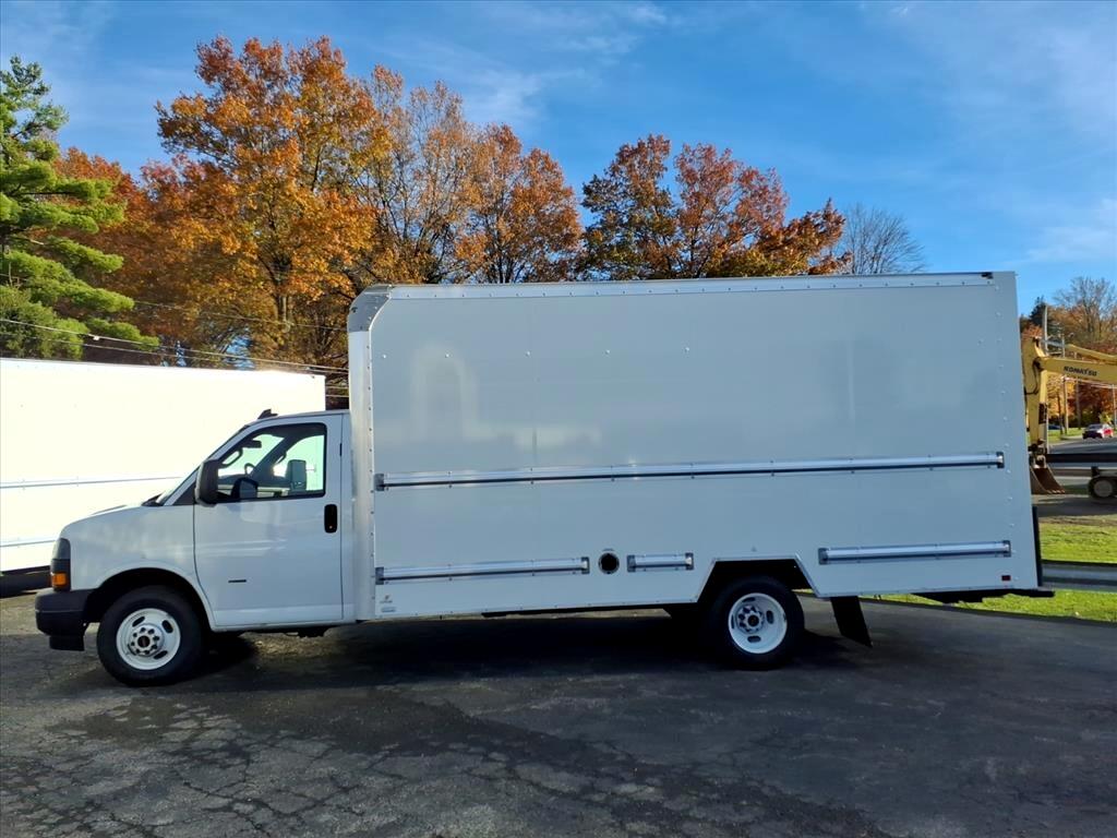 GMC Savana Commercial Cutaway 3500 Van 177" 2021
