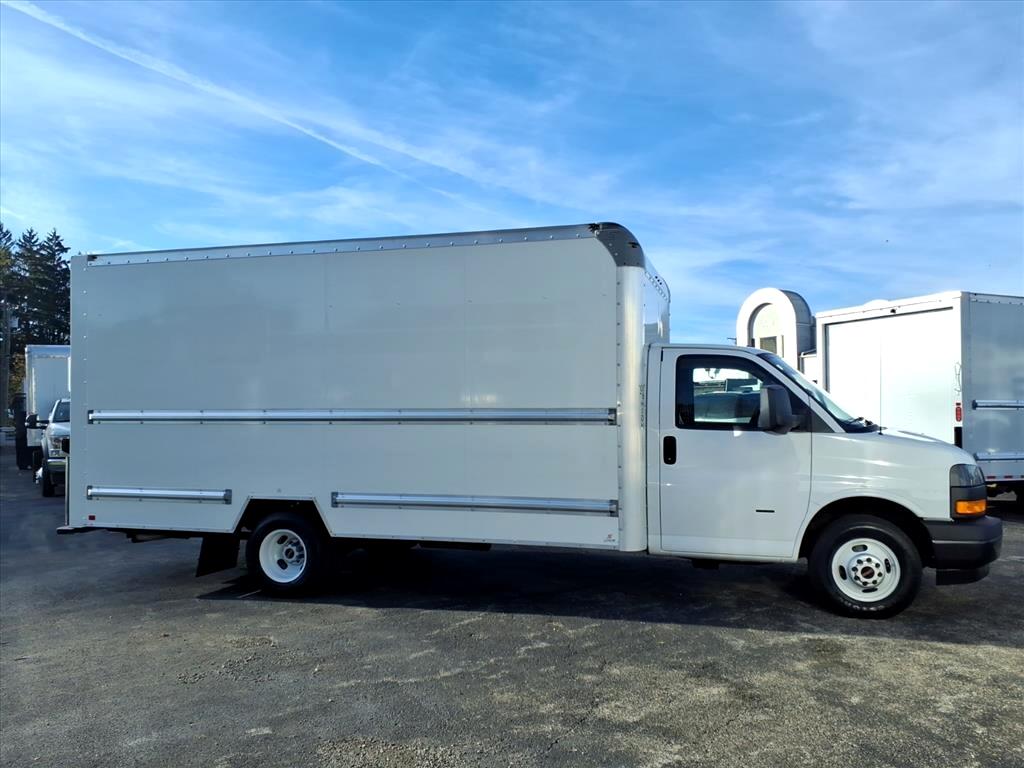 GMC Savana Commercial Cutaway 3500 Van 177" 2021