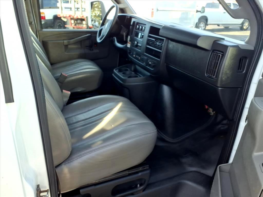 GMC Savana Commercial Cutaway 3500 Van 177" 2021