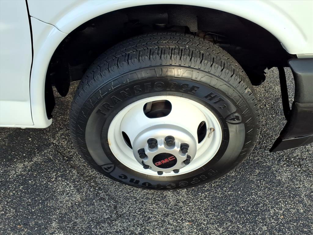 GMC Savana Commercial Cutaway 3500 Van 177" 2021