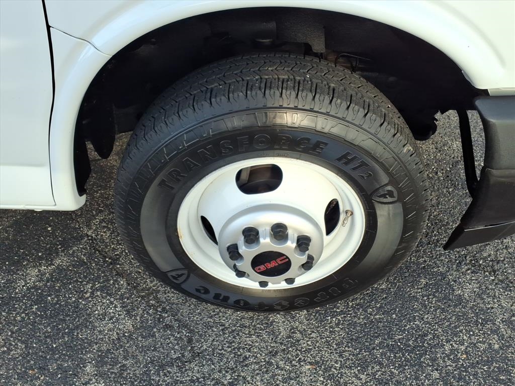 GMC Savana Commercial Cutaway 3500 Van 177" 2021