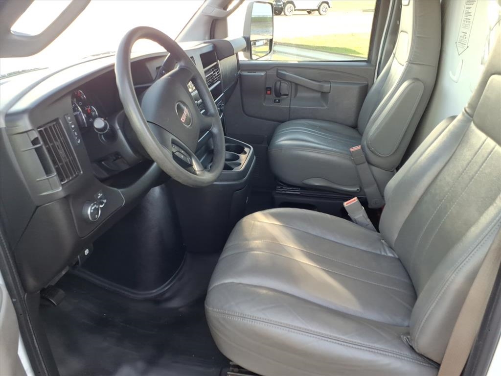 GMC Savana Commercial Cutaway 3500 Van 177" 2021