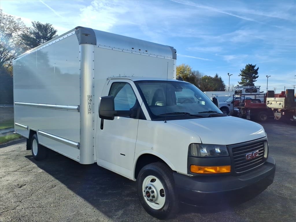 GMC Savana Commercial Cutaway 3500 Van 177" 2021