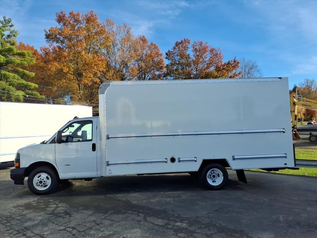 GMC Savana Commercial Cutaway 3500 Van 177" 2021