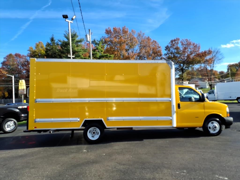 GMC Savana Commercial Cutaway 3500 Van 177" 2021