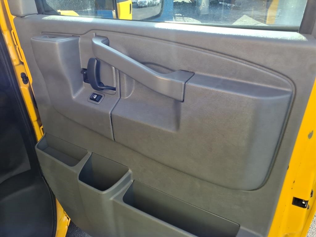 GMC Savana Commercial Cutaway 3500 Van 177" 2021