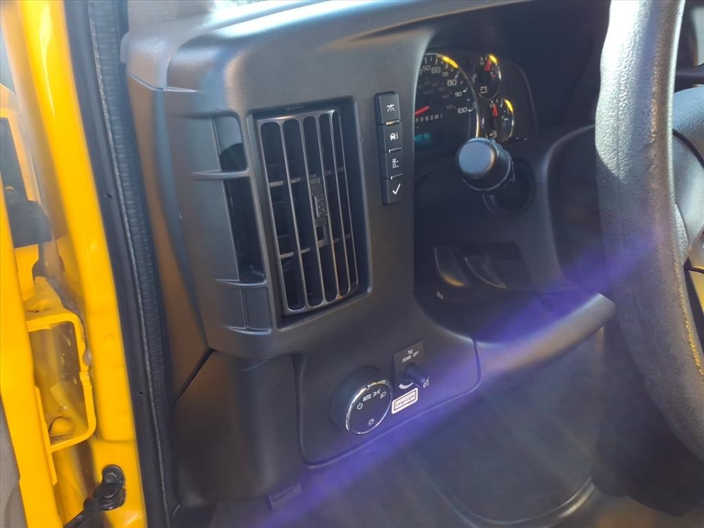 GMC Savana Commercial Cutaway 3500 Van 177" 2021