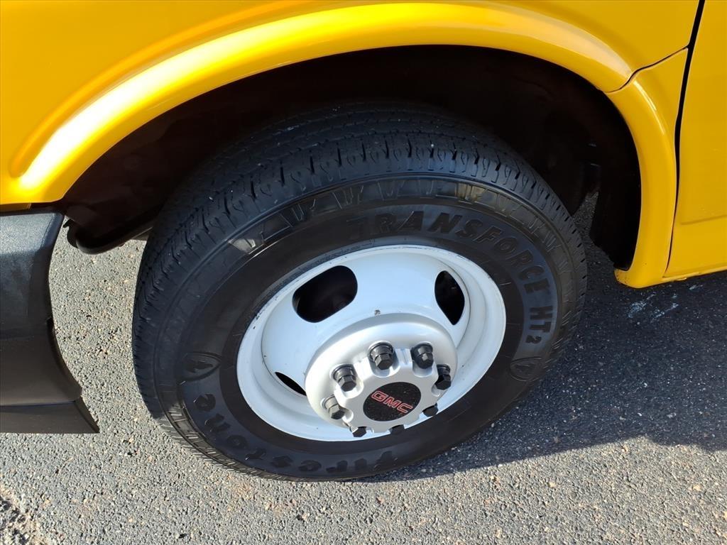 GMC Savana Commercial Cutaway 3500 Van 177" 2021