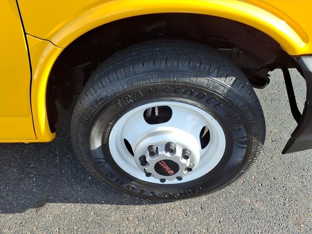 GMC Savana Commercial Cutaway 3500 Van 177" 2021