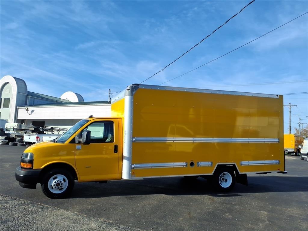 GMC Savana Commercial Cutaway 3500 Van 177" 2021